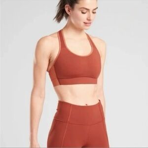 Athleta Hustle Bra in SuperSonic Size 32 B/C